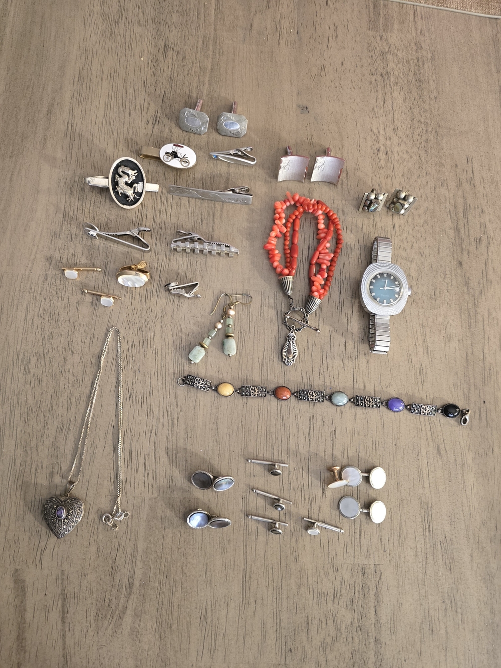 VINTAGE ASSORTED JEWELRY LOT / 24 Pieces